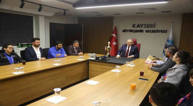 Şampiyonlardan Başkan Büyükkılıça ziyaret