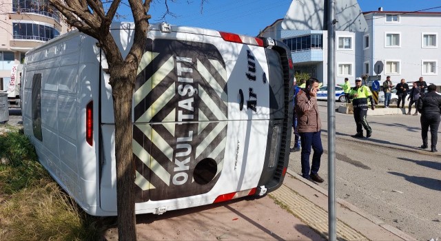 Samsunda öğrenci servisi ile cipin çarpıştığı kazada çok sayıda öğrenci yaralandı.