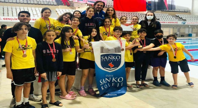 SANKO Okulları yüzmede 39 madalya ve 2 kupa kazandı