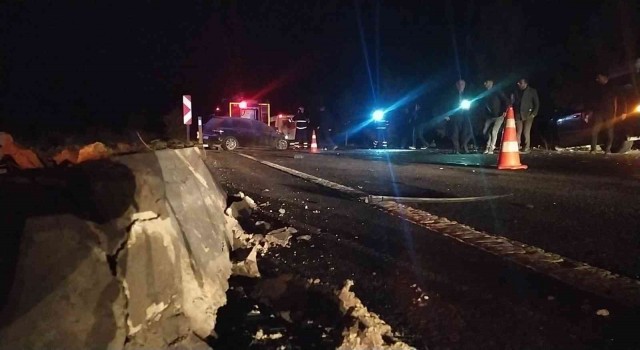 Şanlıurfada araçlar kafa kafaya çarpıştı: 4 yaralı