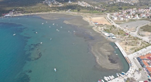 Seferihisarda deniz 30 metre çekildi