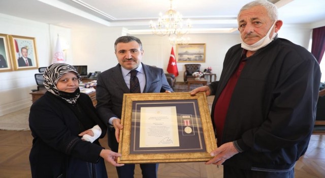 Şehit ailesine Devlet Övünç Madalyası verildi