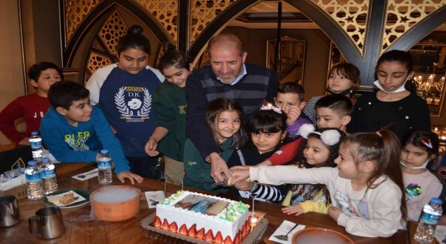Şehit çocuklarından Kervancıoğluna doğum günü sürprizi