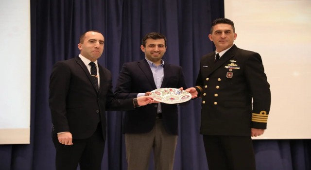 Selçuk Bayraktar, Yalovada genç bahriyelilerle buluştu