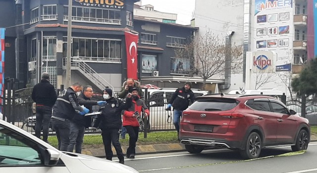 Seyir halindeki jipe silahla ateş ederek kaçtı: 1 yaralı