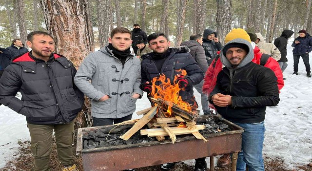 Sıla Öğrenci yurdunda kalan öğrenciler, Ilgaz Dağını gezdi