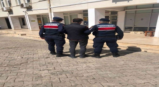 Silahla tehdit suçundan aranan şahsı, jandarma devriyede yakaladı