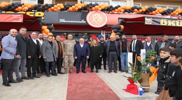 Silopide vatandaşlara bin adet hamburger ikram edildi