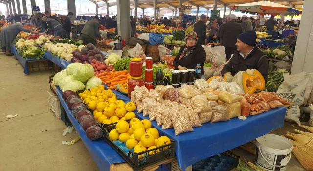 Sındırgıda üretici ile tüketici bu pazarda buluşuyor