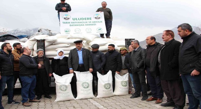 Şırnakta arıcılara yemlik şeker dağıtıldı
