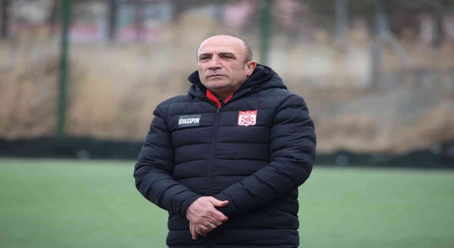 Sivasspor Teknik Direktörü Ercanlıdan kadın futboluna büyük katkı