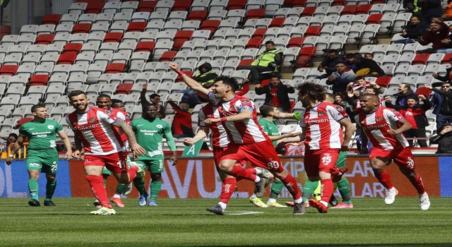 Spor Toto Süper Lig: Antalyaspor: 1 - Giresunspor: 0 (İlk yarı)