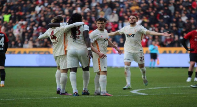 Spor Toto Süper Lig: Gaziantep FK: 1 - Galatasaray: 1 (İlk yarı)
