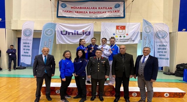 SUBÜlü karatecilerden 4 madalya