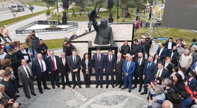 Süleyman Demirelin adının verildiği park Nazillide açıldı