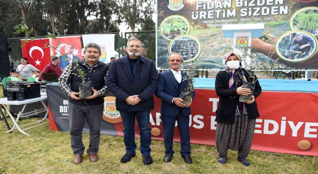 Tarsus Belediyesi, Bahar Şenliğinde binlerce fidan dağıttı