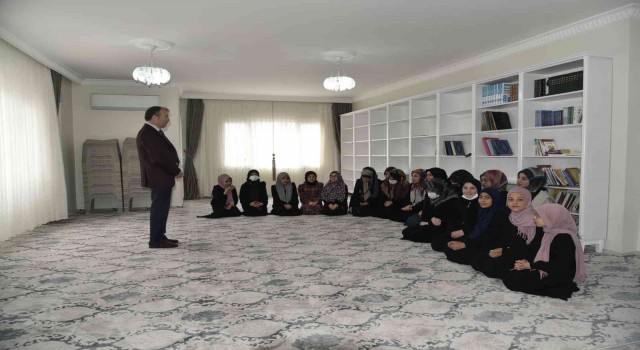 Tarsusta hafızlara belgeleri verildi