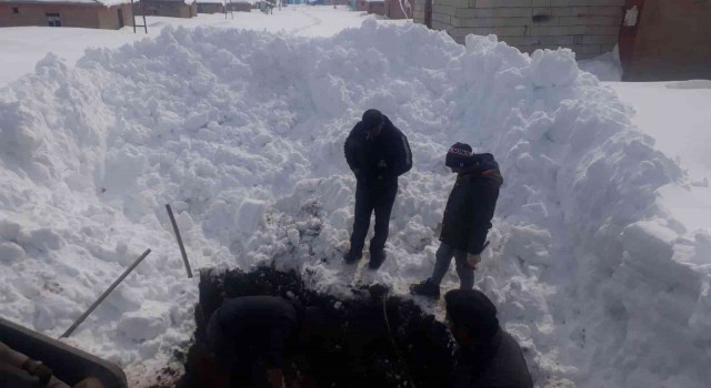 Tekmanda yolda kalan araçlar kurtarıldı