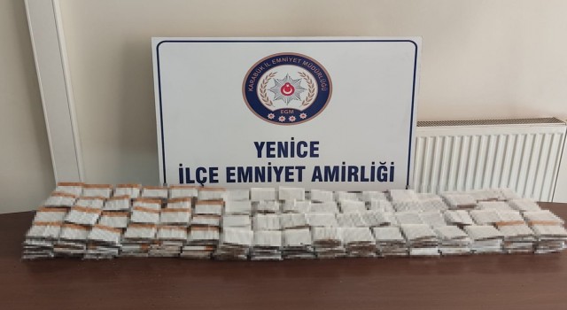 Terk edilmiş araçta bandrolsüz sigara ele geçirildi