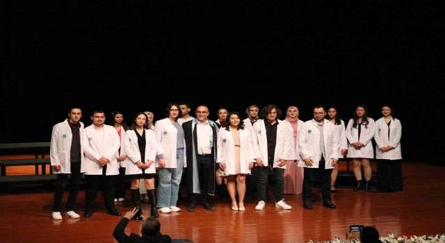 Tıp öğrencileri beyaz önlük giydi