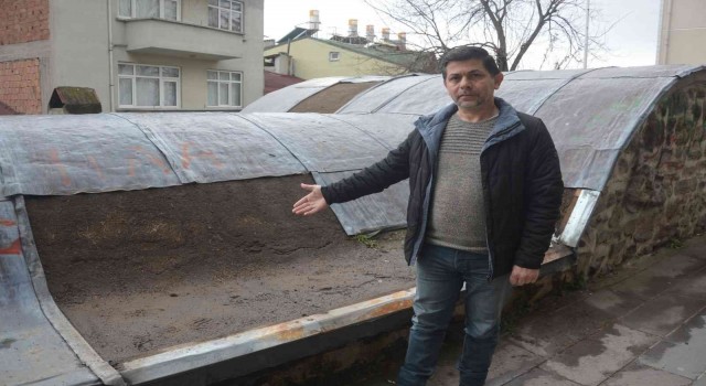 Tokatta 8 asırlık tarihi türbenin kurşun çatı levhaları çalındı
