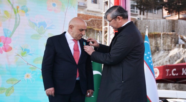 Tokayevden Altınoka Üstün Şeref Madalyası