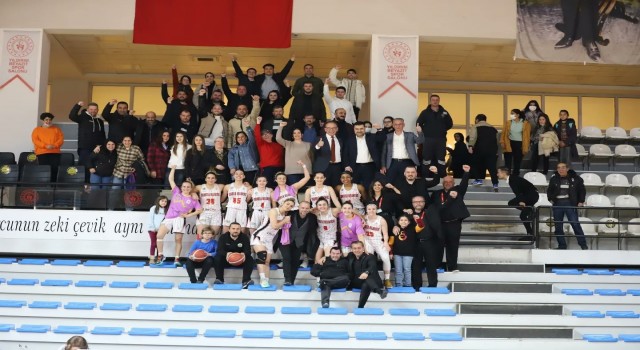 Turgutlu Belediyespor Kadın Basketbol Takımı play off biletini aldı