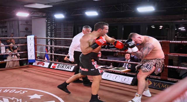 Türk boksörler Almanyada tarih yazdı