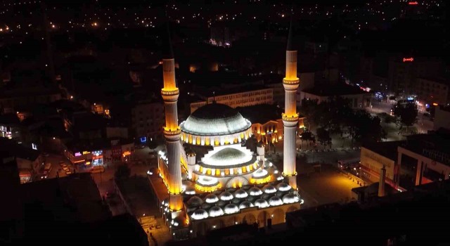 Türkiyenin ilk asansörlü camisi Ramazan ayına hazır
