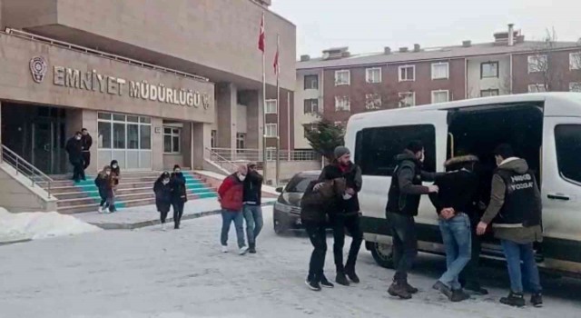 Tutuklu ve hükümlülere uyuşturucu temini iddiasıyla 7 zanlı tutuklandı