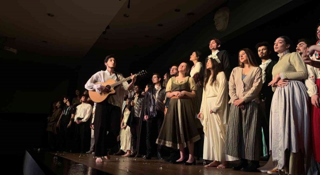 Üniversiteli gençlerden tiyatro festivali