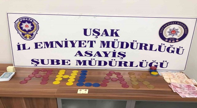 Uşak polisinden kumar ve kaçak tütün baskını