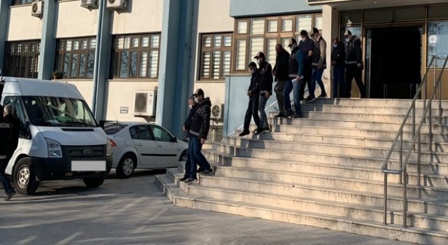 Uşakta çeşitli adreslere eş zamanlı dolandırıcılık operasyonu
