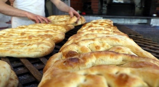 Uşakta Ramazan pidesi fiyatları belli oldu