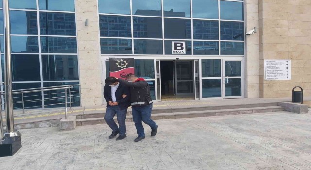 Uşakta şüphelenilen adamın üzerinden 1,5 kilo uyuşturucu çıktı