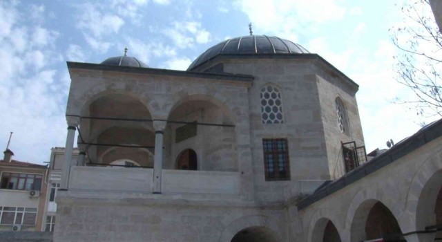 Üsküdarda restore edilen 300 yıllık Ahmediye Camii ibadete açıldı