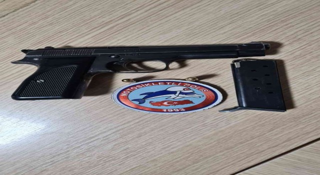 Üzerinde ruhsatsız tabanca ile yakalandı