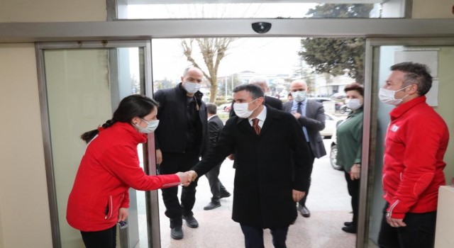 Vali Atay, Kan Merkezinde incelemelerde bulundu