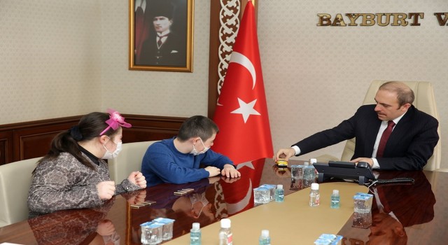 Vali Epcim, down sendromlu öğrencilerle bir araya geldi