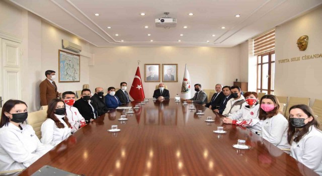 Vali Karadeniz Türkiye Şampiyonu takımı ağırladı
