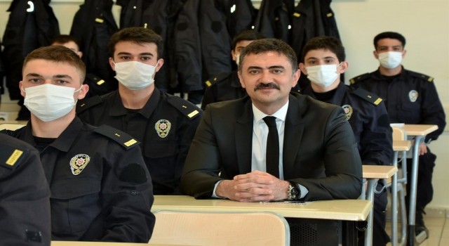 Vali Tekbıyıkoğlu: Polisler devletin görünen üniformalı yüzleri