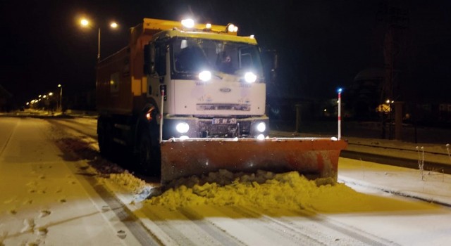 Van Büyükşehir Belediyesinin karla mücadelesi sürüyor