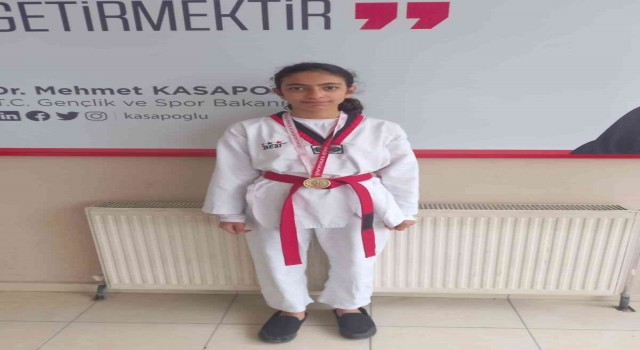 Van Büyükşehir Belediyesinin tekvandocusu il birincisi oldu