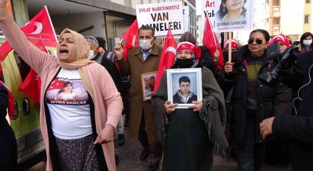 Vanlı anne: “Teslim olan her evlat bizi umutlandırıyor”