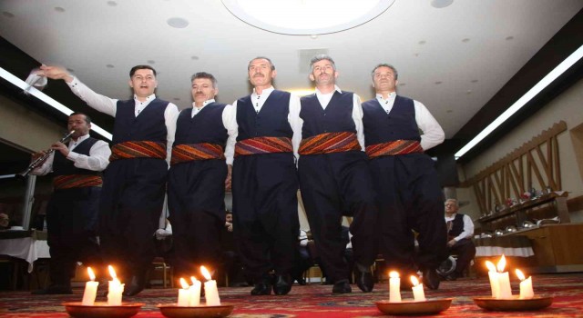 Yabancı turistler Türk Gecesinde doyasıya eğlendi