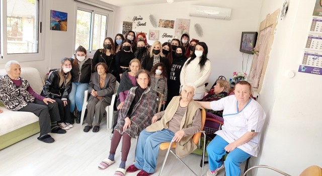 Yakın Doğu Üniversitesinden yaşlılar haftasında anlamlı etkinlik