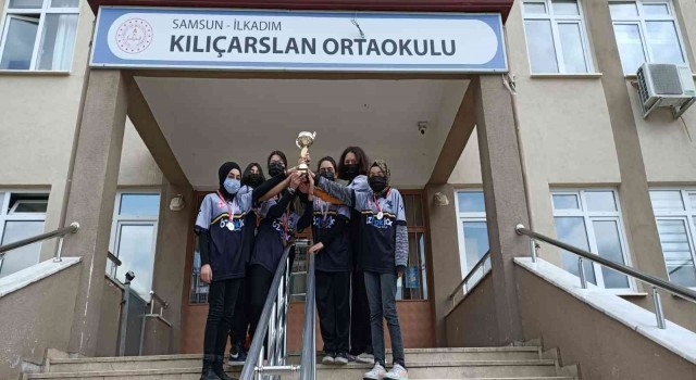Yenilgisiz kız satranç takımı Türkiye Şampiyonasına katılacak