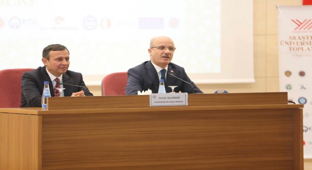 YÖK Başkanı Prof. Dr. Erol Özvar, ERÜde Öğrenciler ile Buluştu