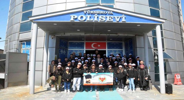 Yüksekovalı 40 öğrenci, İstanbul ve Çanakkale gezisine uğurlandı