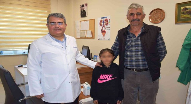 22 mm mesane taşından kurtulan çocuk sağlığına kavuştu